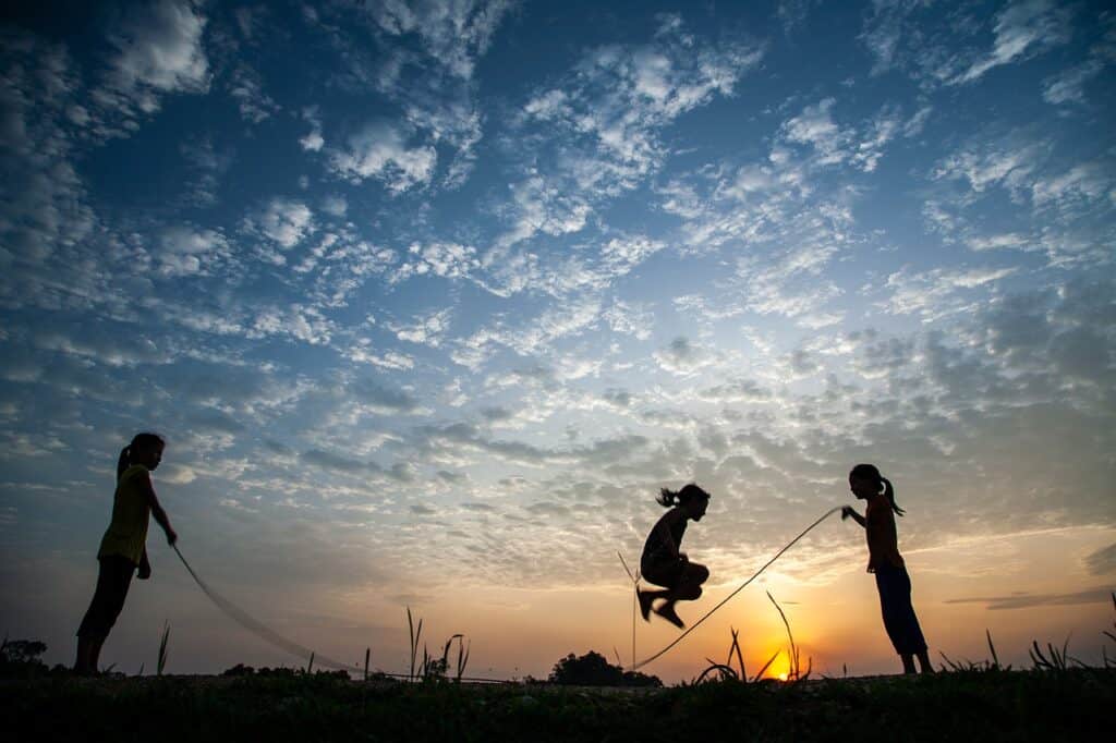 6 Fun Outdoor Games from History to Rekindle with Your Family